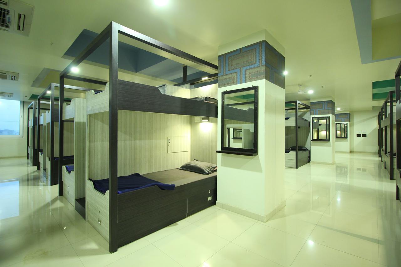 Jackpot Room In & Out Dormitory Ahmedabad Extérieur photo