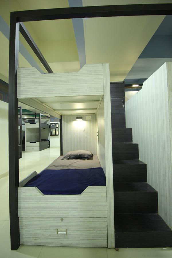 Jackpot Room In & Out Dormitory Ahmedabad Extérieur photo