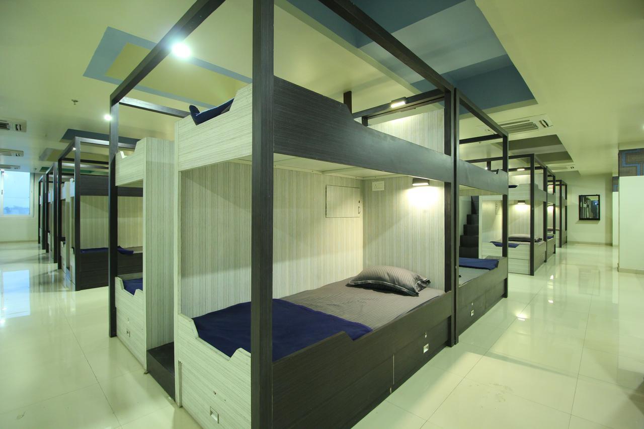 Jackpot Room In & Out Dormitory Ahmedabad Extérieur photo