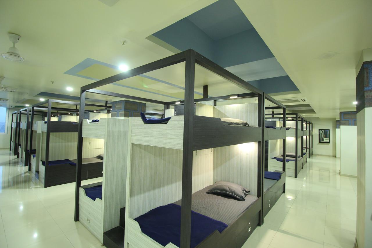 Jackpot Room In & Out Dormitory Ahmedabad Extérieur photo