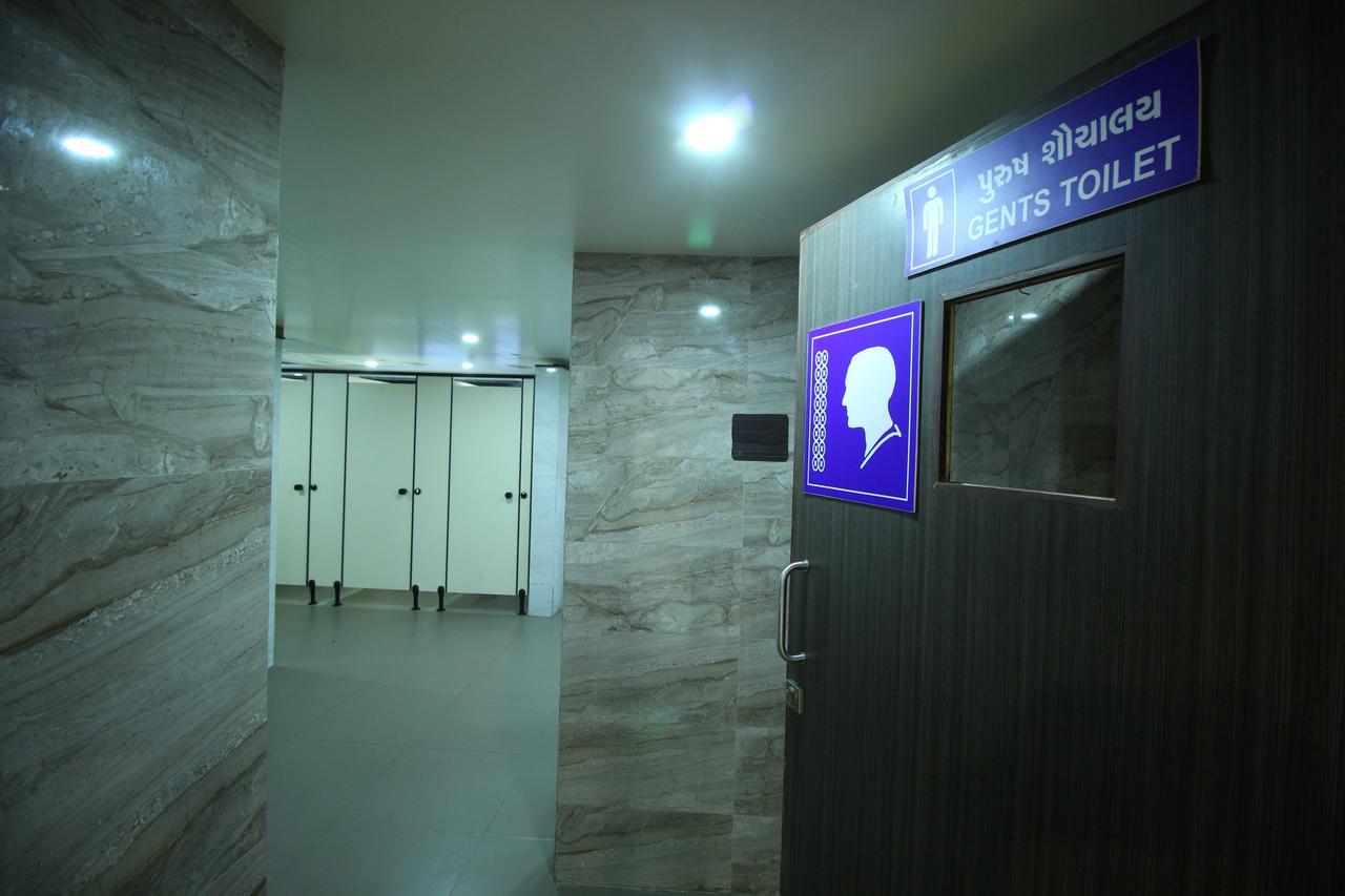 Jackpot Room In & Out Dormitory Ahmedabad Extérieur photo