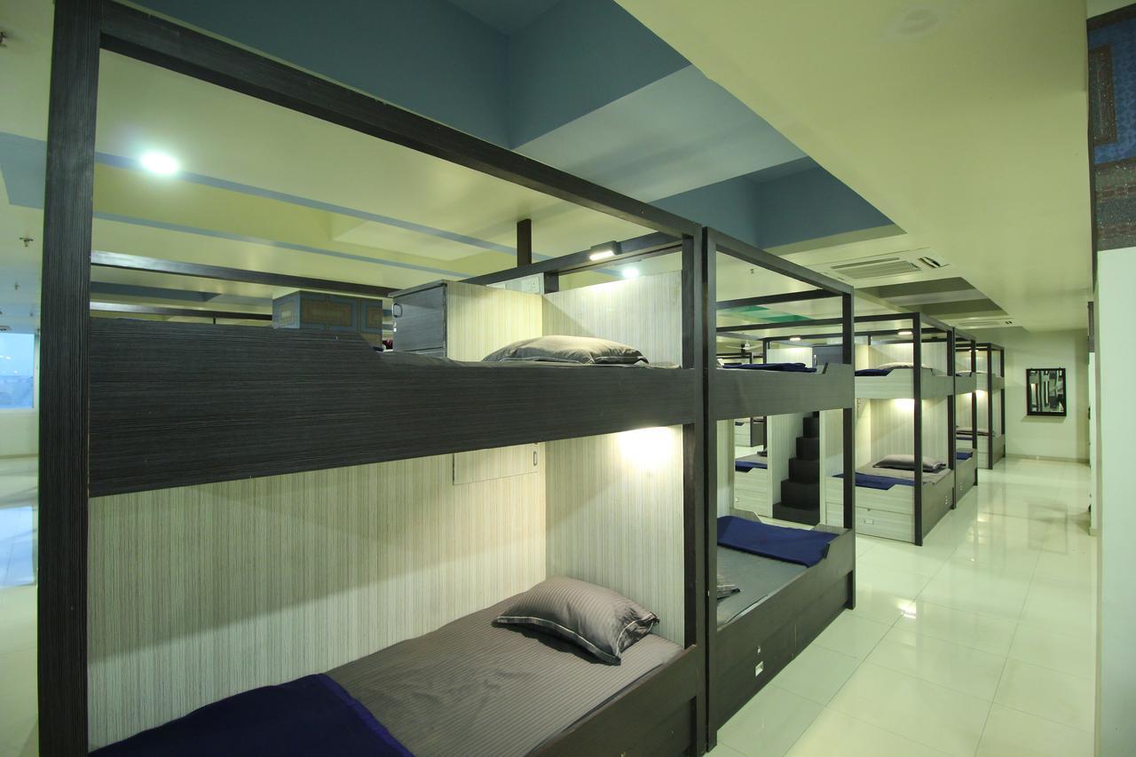 Jackpot Room In & Out Dormitory Ahmedabad Extérieur photo