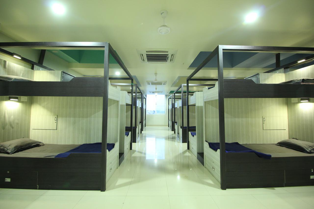 Jackpot Room In & Out Dormitory Ahmedabad Extérieur photo